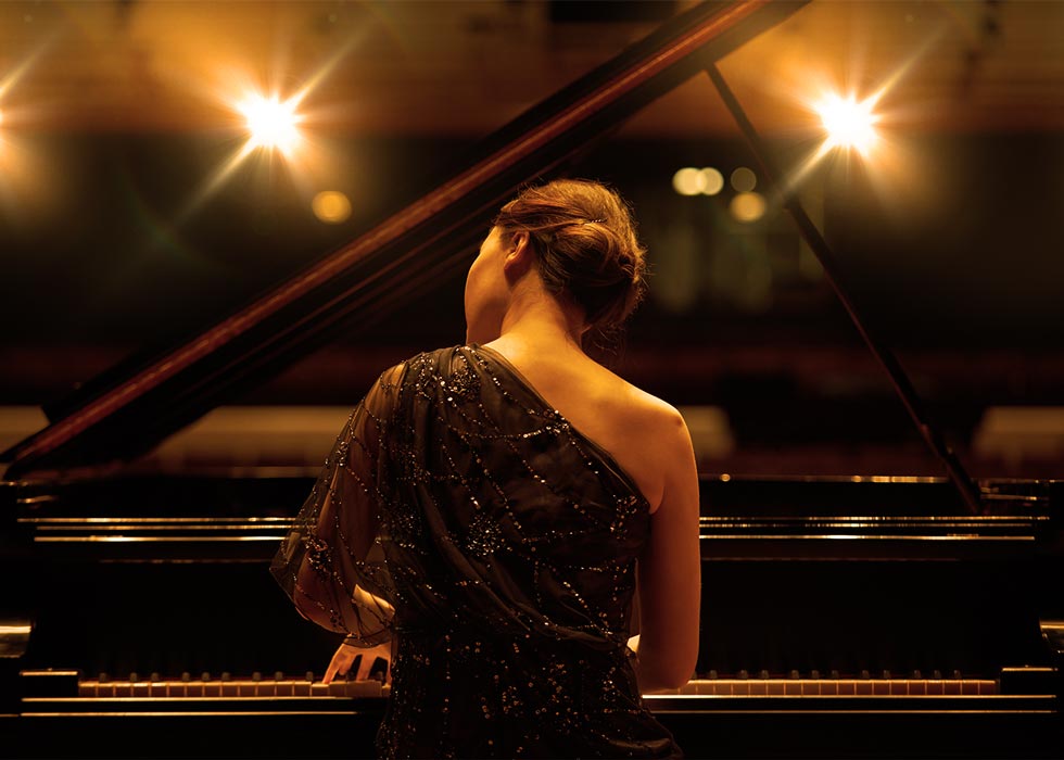 Pianist girl concert